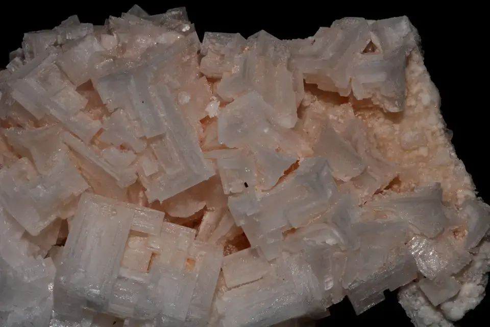 Mineral salt crystals
